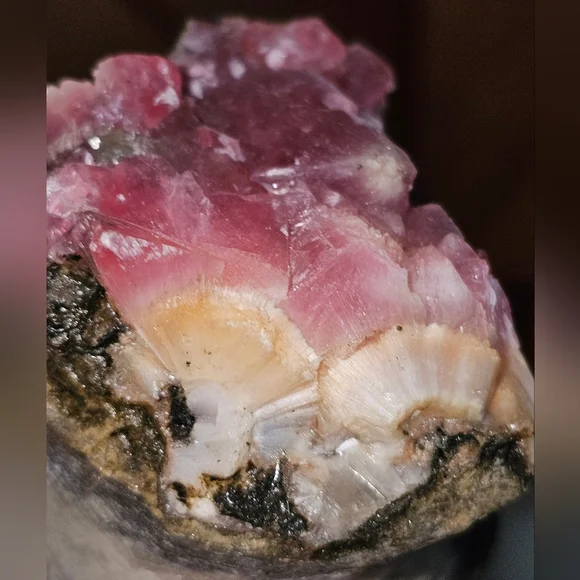 Moldy Raspberry Red Calcite Original Pocket - Picture 5 of 10